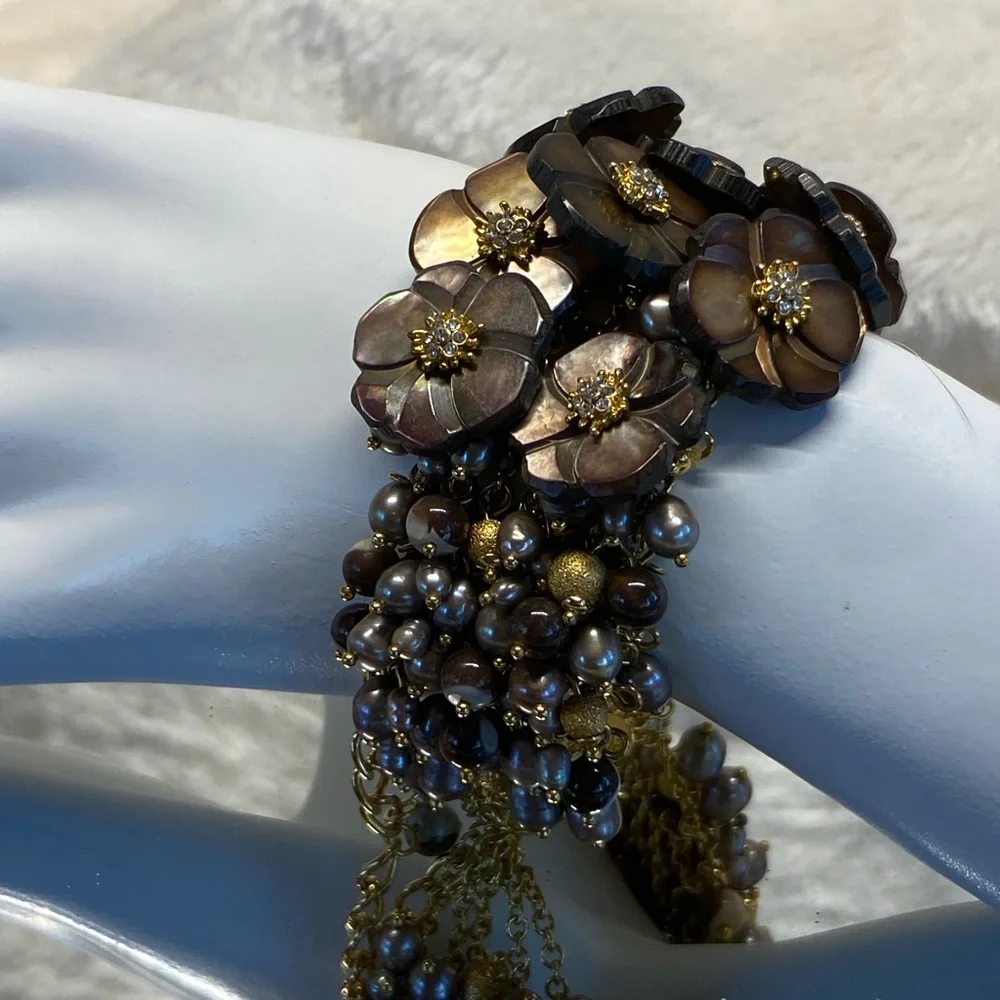 Beautiful Floral Faux Pearl Bracelet Gold Tone 7-8 3/4 Bohemian Style Rhinestone
